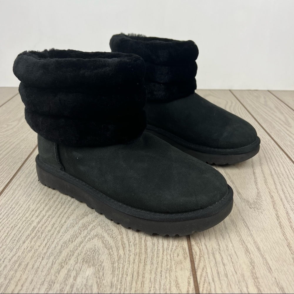 UGG Women's Fluff Mini Quilted Boots US6/EUR37 Black w/ White Logo Heel $160